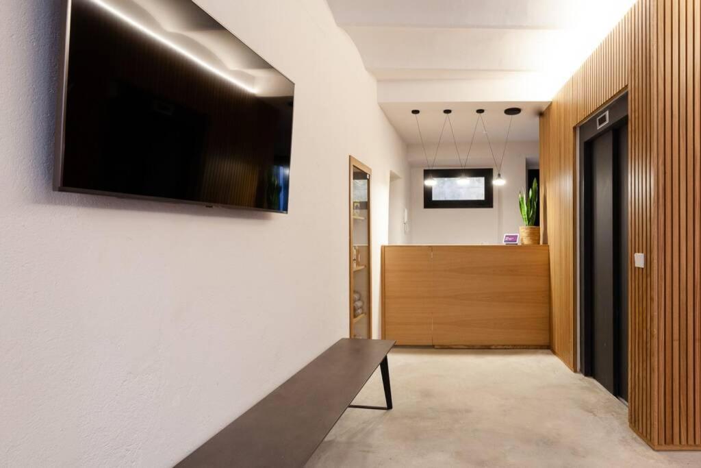 ז'ירונה Velo Vern 1 Beautiful New Apartment 2 Bed Ensuite מראה חיצוני תמונה